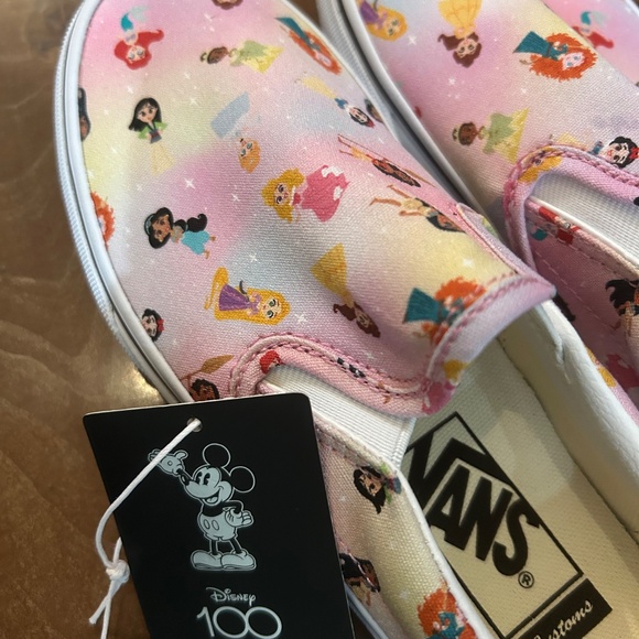 Vans X Disney custom 100th shoes - Picture 9 of 16
